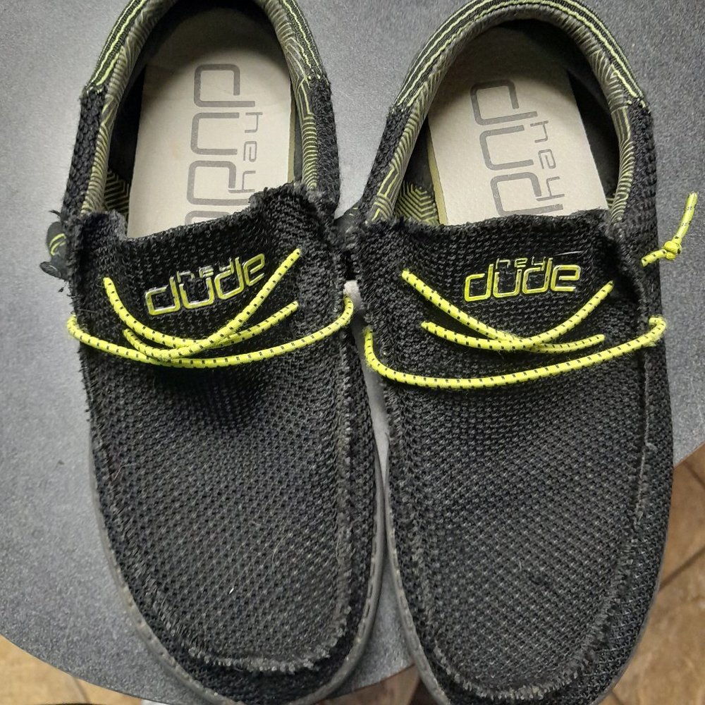 Men's size 7 hey dudes